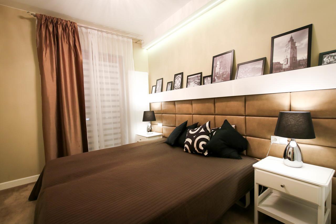 Luxury Apartment *
