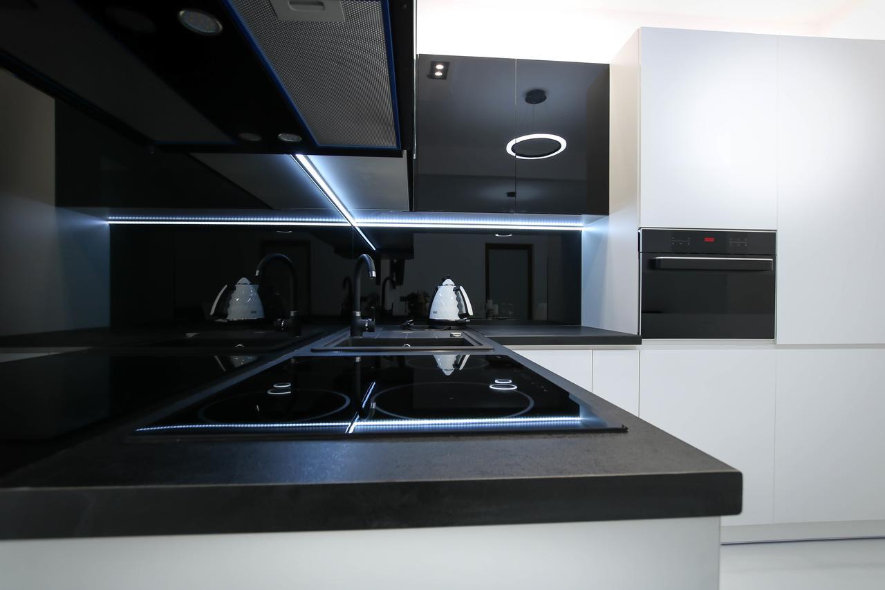 Luxury Apartment *