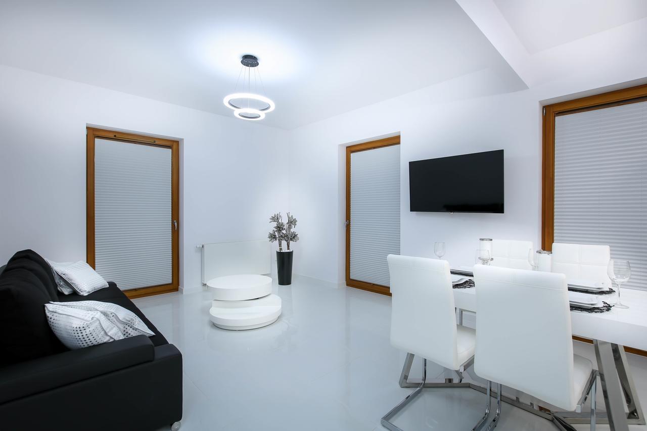 Luxury Apartment *